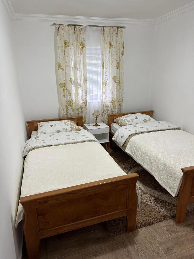 Apartmani Emily & Jully Niksic Exterior photo